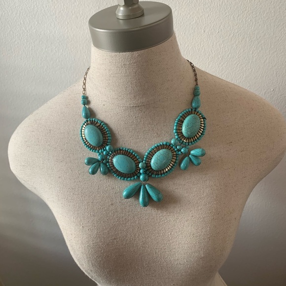 Jewelry - 💛 Beautiful Large Faux Turquoise Necklace